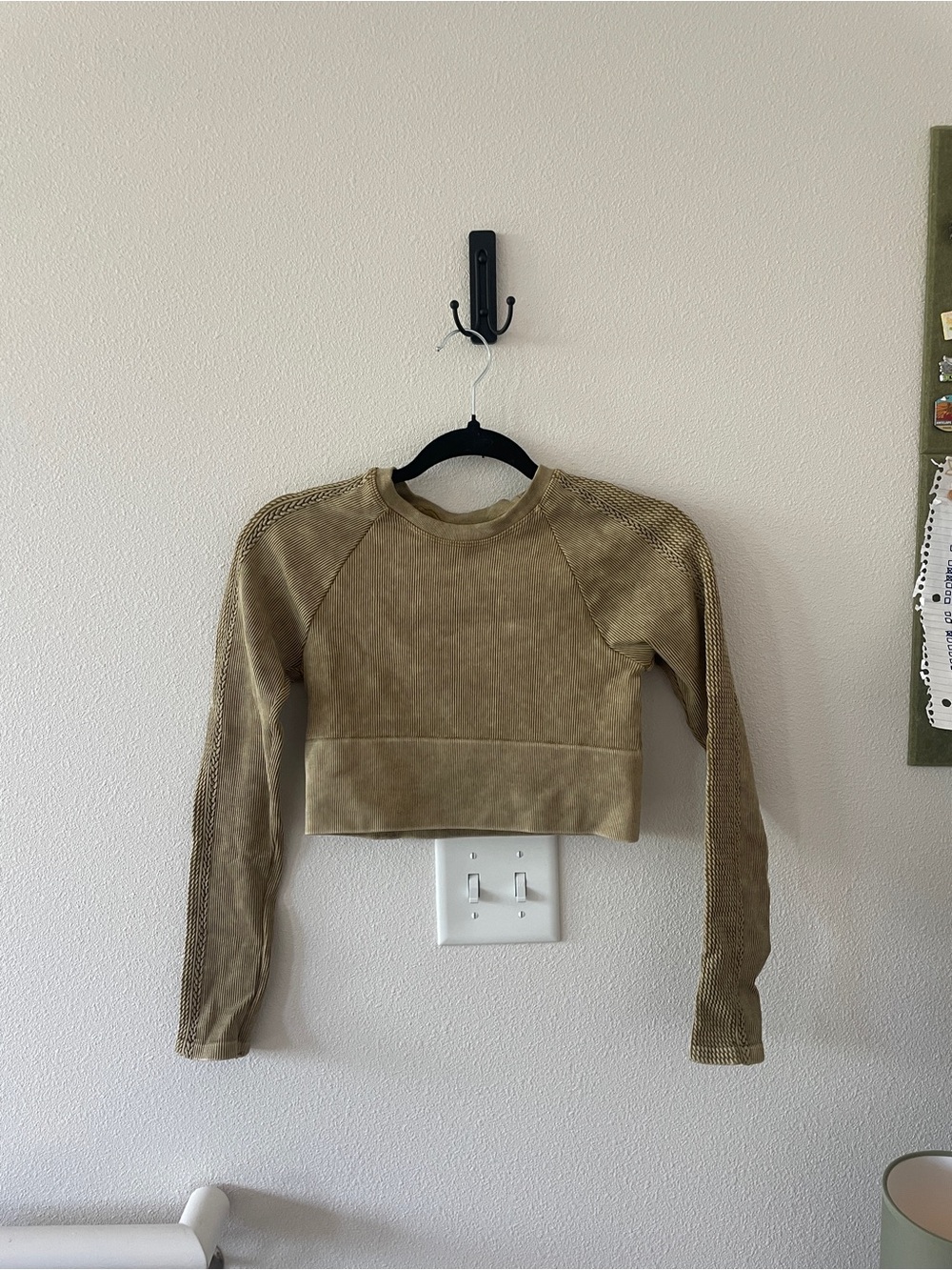 Women’s aerie workout fitted Crop Crewneck long sleeve